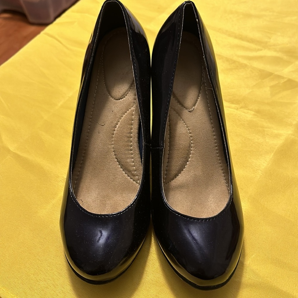 Avon Cushion Walk Navy Blue Patent Pump 9